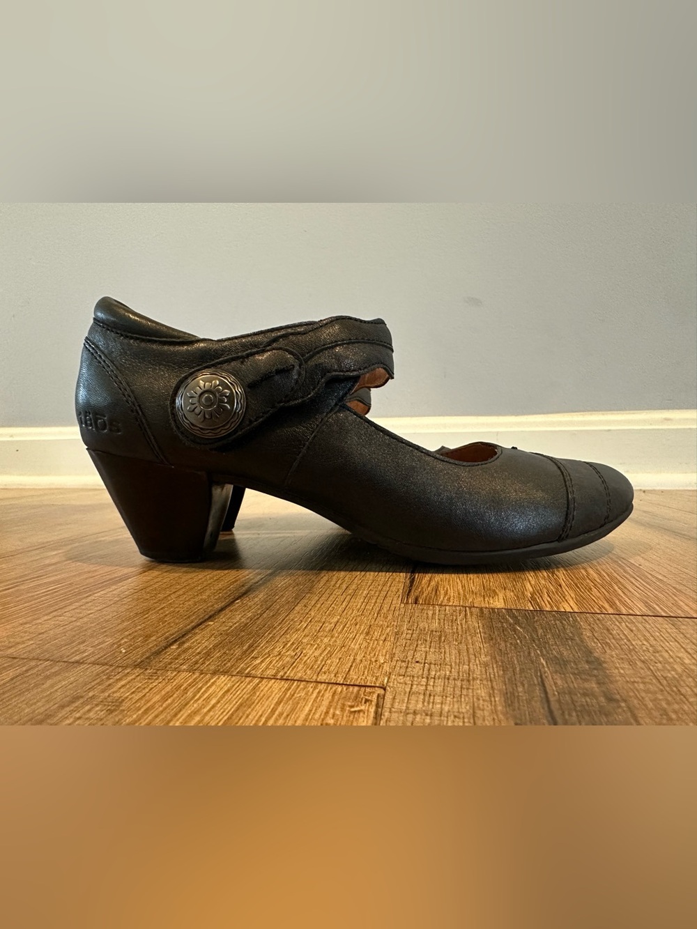 Taos Footwear Angel Black Mary Jane Low Heel Decorative Button Velcro closure
